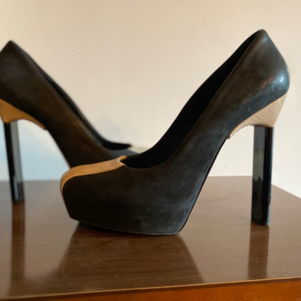 BALENCIAGA Pumps in Tan & Black Leather/Suede, Size 40 (fits like 8.5)